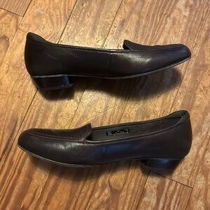 Clarks women’s classic  Brown flat/loafer